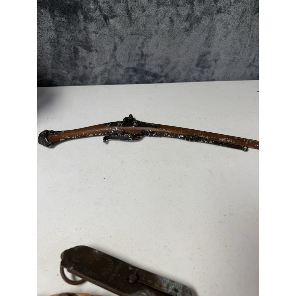 Vintage Decorative Non-Firing Flintlock Rifle Wall Hanger Prop - Picture 4 of 5